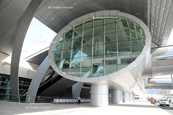 WIRTSCHAFT / ECONOMY - Globalisierung / Globalization - International Airport Dubai