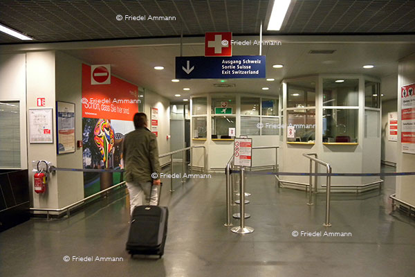 WIRTSCHAFT / ECONOMY - Globalisierung / Globalization - Zoll / Customs, Euroairport Basel