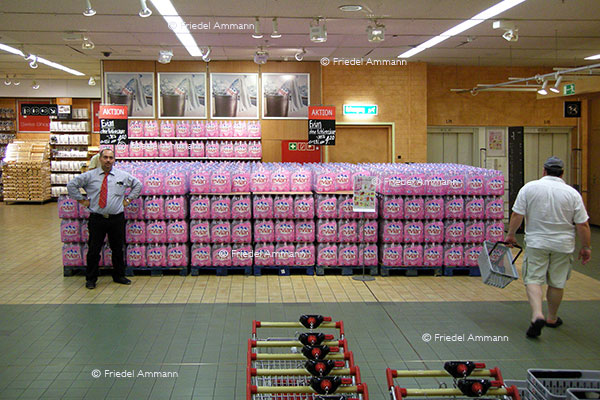 WIRTSCHAFT / ECONOMY - Globalisierung / Globalization – Trinkwasser / Drinking Water