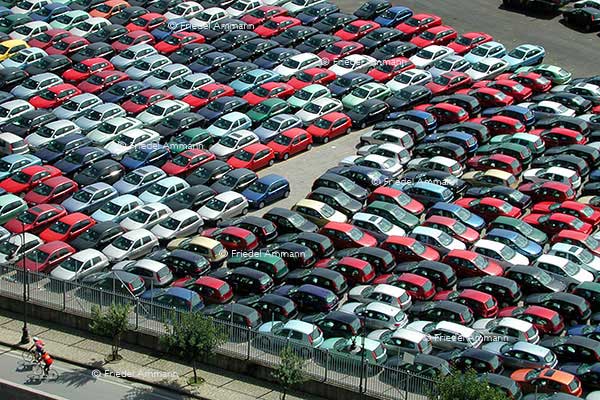 WIRTSCHAFT / ECONOMY - Globalisierung / Globalization – Autohandel / Car Trade
