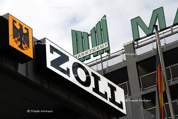 WIRTSCHAFT / ECONOMY - Globalisierung / Globalization - Grenzshopping