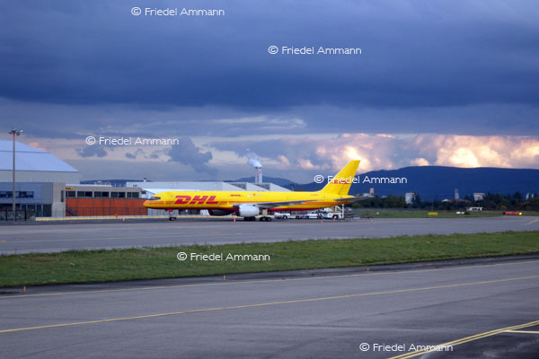 WIRTSCHAFT / ECONOMY - Globalisierung / Globalization - DHL