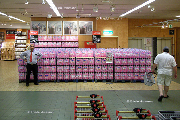 WIRTSCHAFT / ECONOMY - Energie / Environment - Wasser im Angebot / Water on Sale