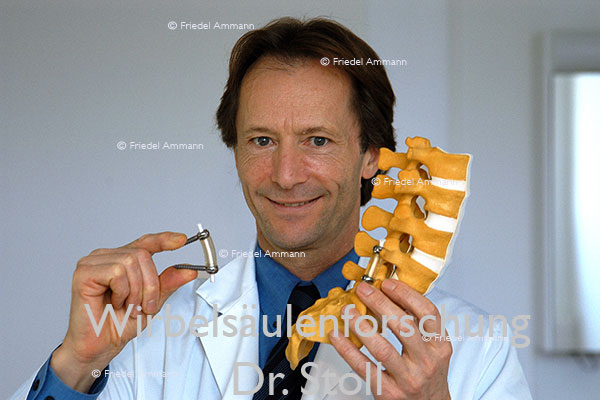 WIRTSCHAFT / ECONOMY - Forschung / Research – Wirbelsäulenforschung - Dr. Stoll, Bethesdaspital Basel