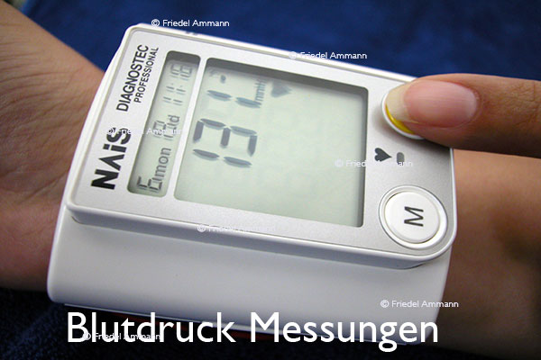 WIRTSCHAFT / ECONOMY - Forschung / Research -  Blutdruckmessung