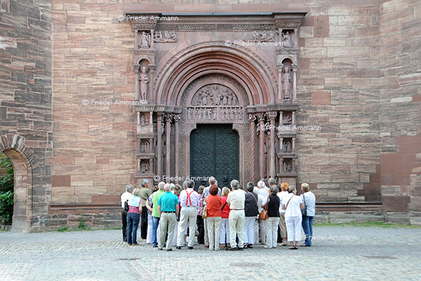WIRTSCHAFT / ECONOMY - Tourismus Schweiz  - Basler Münster, Galluspforte