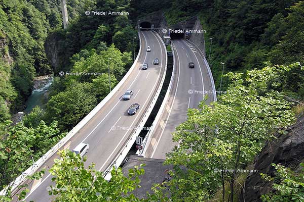  WIRTSCHAFT / ECONOMY - Tourismus Schweiz  - Gotthardautobahn 