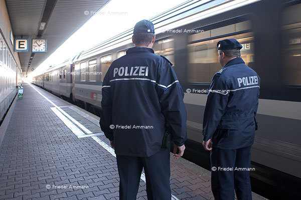 WIRTSCHAFT / ECONOMY - Tourismus Schweiz  - Grenzkontrolle - Badischer Bahnhof, Basel