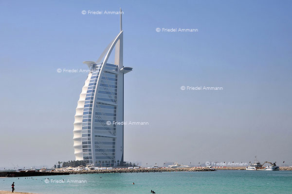 WIRTSCHAFT / ECONOMY - Tourismus international - Burj al Arab Hotel, Dubai 