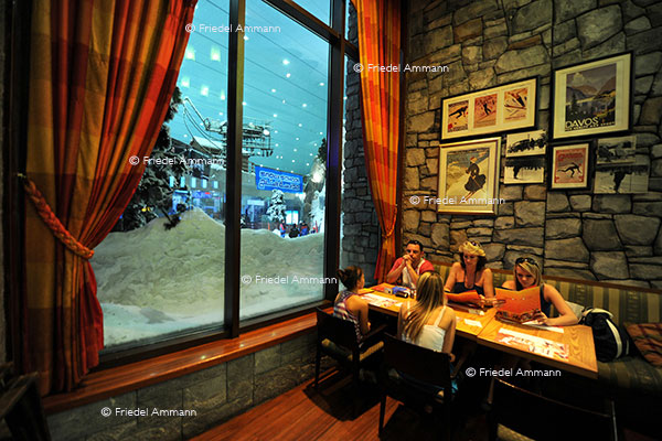 WIRTSCHAFT / ECONOMY - Tourismus international - Skihall, Dubai 