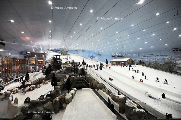 WIRTSCHAFT / ECONOMY - Tourismus international - Skihall, Dubai 