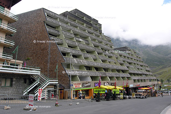WIRTSCHAFT / ECONOMY - Tourismus international - Col du Tourmalet - Pyreneen, France