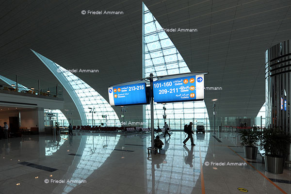 WIRTSCHAFT / ECONOMY - Tourismus international - International Airport, Dubai