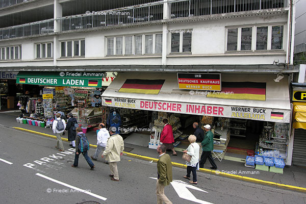 WIRTSCHAFT / ECONOMY - Tourismus international - Lourdes, France