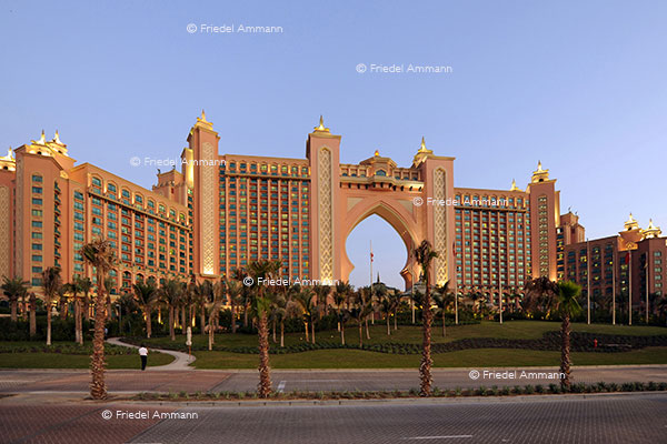 WIRTSCHAFT / ECONOMY - Hotellerie - Jumeira Palm Hotel, Dubai 