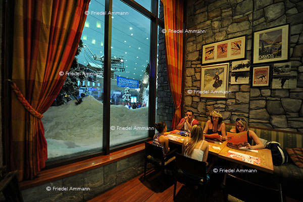 WIRTSCHAFT / ECONOMY - Gastronomie / Hospitality - Skihallenrestaurant, Dubai