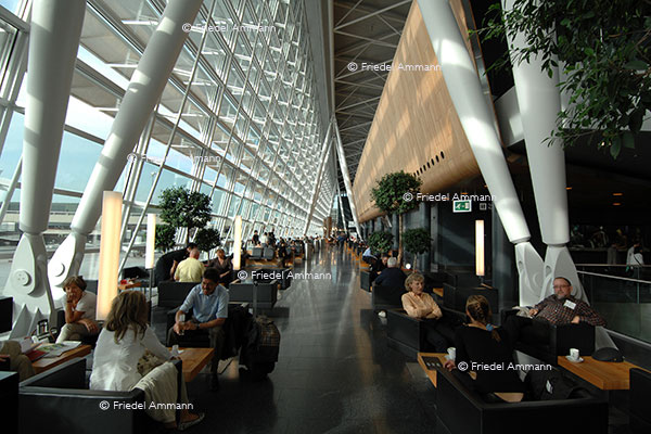 WIRTSCHAFT / ECONOMY - Gastronomie / Hospitality - Flughafenrestaurant / Airport Restaurant Zürich, Schweiz