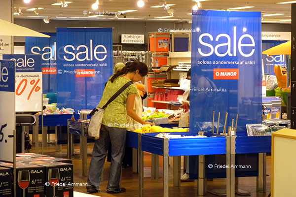 WIRTSCHAFT / ECONOMY - Handel / Trade - Ausverkauf, sale