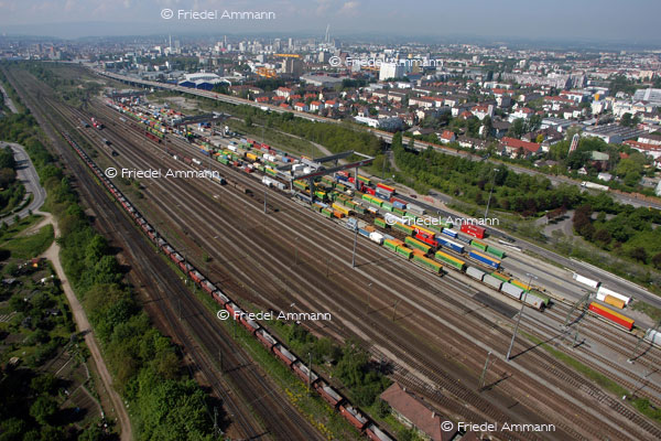 WIRTSCHAFT / ECONOMY - Handel / Trade – Grenzübergang / Border Germany – Basel, Switzerland