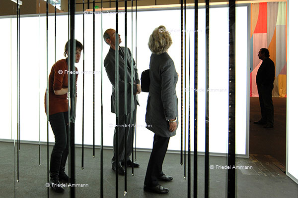 WIRTSCHAFT / ECONOMY - Kommunikation / Communication – Negativfilmstreifen / Filmstrip - ART Basel Jan Mancuska: Theatre X
