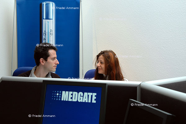 WIRTSCHAFT / ECONOMY - Kommunikation / Communication - Medizinische Telefonberatung / Telemedicine Helpdesk