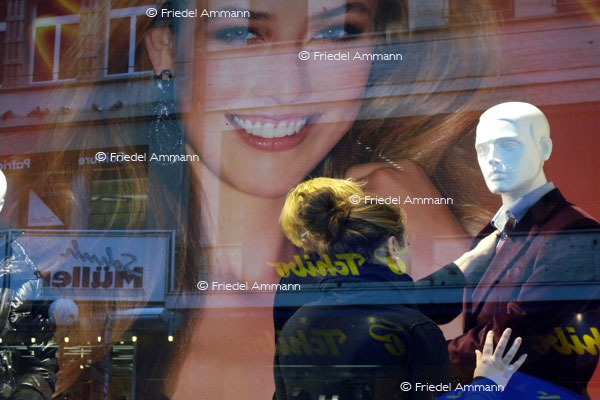 WIRTSCHAFT / ECONOMY – Werbung / Advertisement