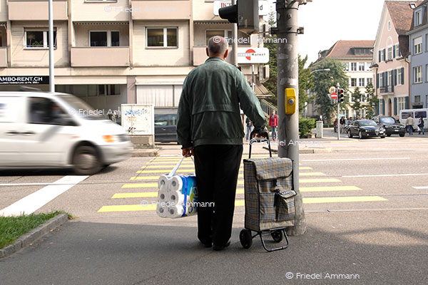 WIRTSCHAFT / ECONOMY - Gesellschaft / Society – Pensionär / Pensioner