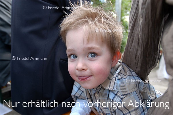 WIRTSCHAFT / ECONOMY - Gesellschaft / Society - Heirat / Marriage