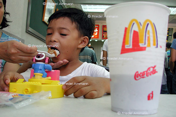 WIRTSCHAFT / ECONOMY - Gesellschaft / Society - Fastfood