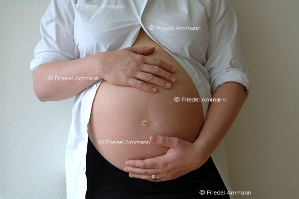 WIRTSCHAFT / ECONOMY - Gesellschaft / Society – Schwangerschaft / Pregnancy