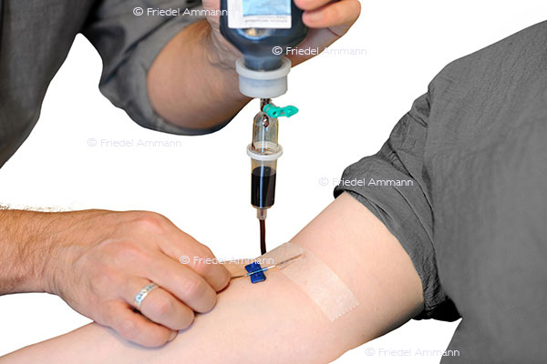 WIRTSCHAFT / ECONOMY - Gesundheitswesen / Health - Infusion