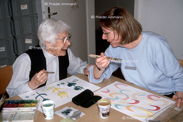 WIRTSCHAFT / ECONOMY - Gesundheitswesen / Health – Seniorenpflege / Senior Care