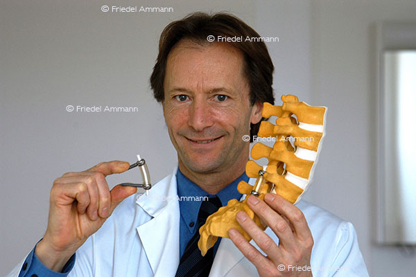 WIRTSCHAFT / ECONOMY - Schulmedizin / Medical Science - Dr. med. Thomas Stoll - Bethesda Spital Basel