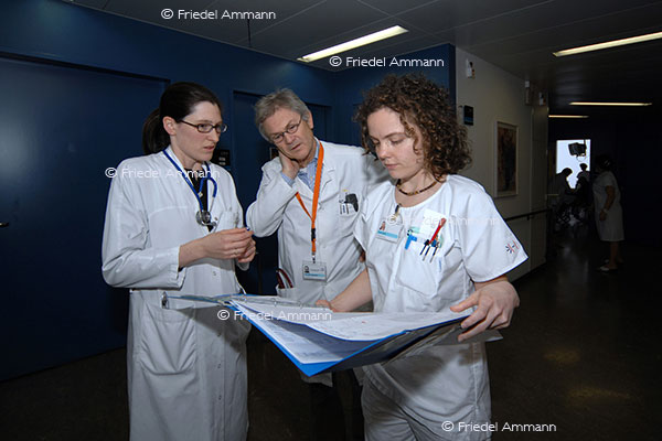 WIRTSCHAFT / ECONOMY - Schulmedizin / Medical Science – Ärztevisite / Doctors Visit