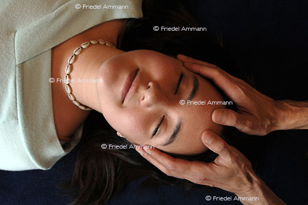 WIRTSCHAFT / ECONOMY - Komplementäre Medizin / Alternative Medicine  - Kopfmassage / Head Massage