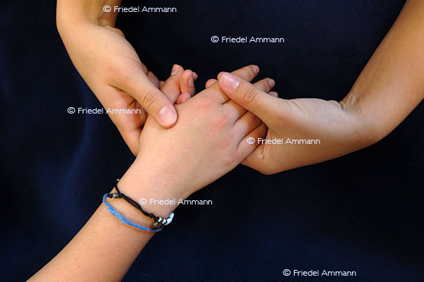 WIRTSCHAFT / ECONOMY - Komplementäre Medizin / Alternative Medicine  - Handmassage, Akupressur an der Hand / Hand Acuclosure