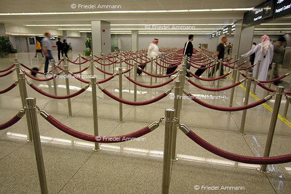 WIRTSCHAFT / ECONOMY - Mobilität / Mobility - Luftfahrt / Airtravel - Check-In - International Airport Dubai