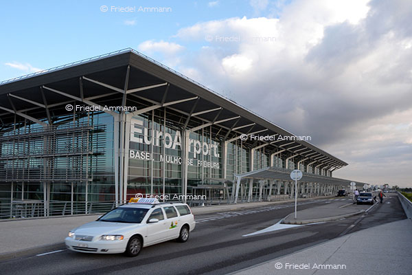WIRTSCHAFT / ECONOMY - Mobilität / Mobility - Luftfahrt / Airtravel - EuroAirport Basel