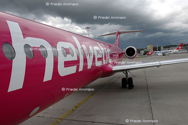 WIRTSCHAFT / ECONOMY - Mobilität / Mobility - Luftfahrt / Airtravel - Flughafen Zürich - Helvetic & Edelweiss Airlines / Airport Zurich – Charter Airlines