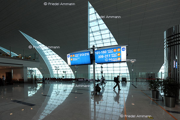 WIRTSCHAFT / ECONOMY - Mobilität / Mobility - Luftfahrt / Airtravel - Transit International Airport Dubai