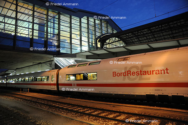 WIRTSCHAFT / ECONOMY - Mobilität / Mobility - Schweizer Bahnhof SBB / Swiss Trainstation, Basel - ICE 