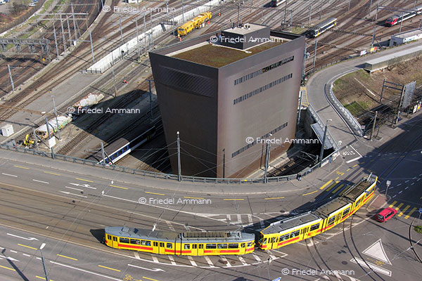 WIRTSCHAFT / ECONOMY - Mobilität / Mobility - Bahnen / Railway - BLT Tram - Münchersteinerbrücke: Zentrales Stellwerk der SBB / Railway Control Centre, Architekten Herzog & de Meuron