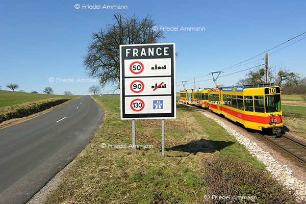 WIRTSCHAFT / ECONOMY - Mobilität / Mobility - Bahnen / Railway - BLT Tram - Dornach-Basel-Rodersdorf – Grenzübergang / Border Leymen, France