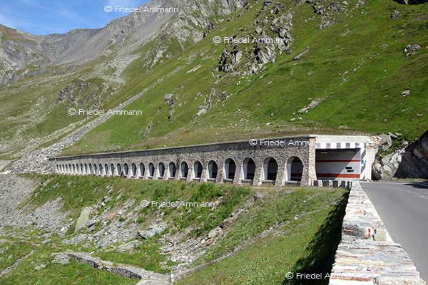 WIRTSCHAFT / ECONOMY - Mobilität / Mobility – Passstrasse / Mountain Pass - Aosta (Italia) - Grosser St Bernhard, 2469 M.ü.M.