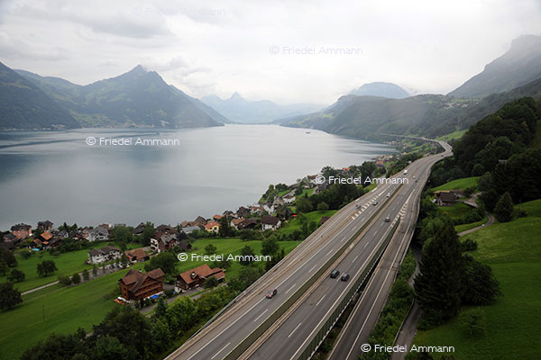 WIRTSCHAFT / ECONOMY - Mobilität / Mobility - Strasse / Road - Vierwaldstättersee-Gotthard A2 / Lake Lucerne-Gotthard Expressway A2