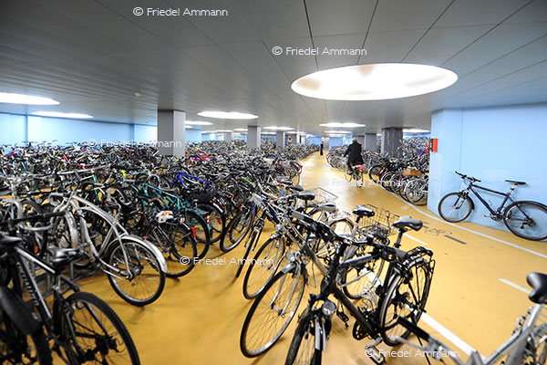WIRTSCHAFT / ECONOMY - Mobilität / Mobility - Strasse / Road - Veloparking Bahnhof SBB, Basel