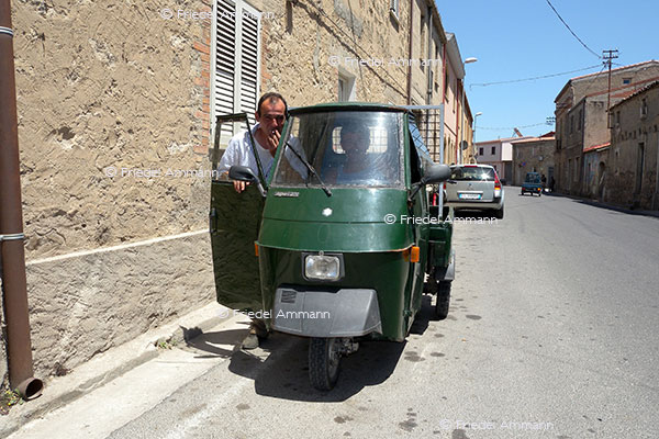 WIRTSCHAFT / ECONOMY - Mobilität / Mobility - Strasse / Road - Ape (Kleintransporter), Piaggio - Italia