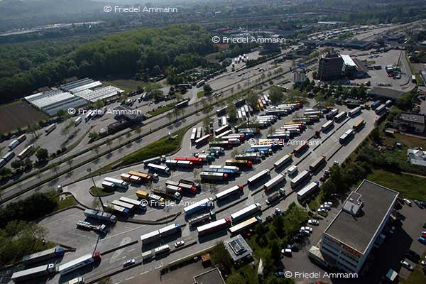 WIRTSCHAFT / ECONOMY - Mobilität / Mobility - Strasse / Road - Autobahn-Grenzübergang / Expressway Border Weil am Rhein-Basel