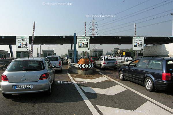 WIRTSCHAFT / ECONOMY - Mobilität / Mobility - Strasse / Road - Autobahnmaut-Zahlstelle / Expressway Charge Italia