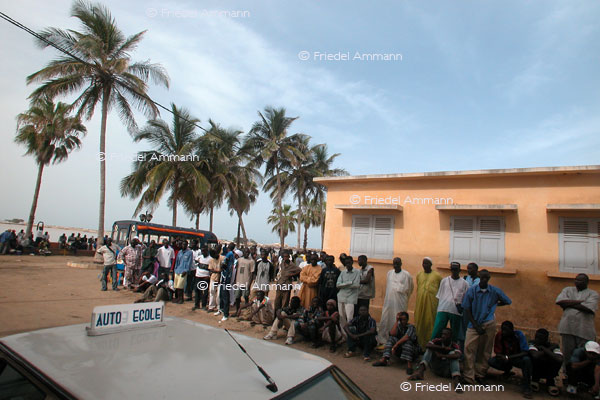 WIRTSCHAFT / ECONOMY - Mobilität / Mobility - Strasse / Road – Autofahrprüfung / Driving Test - Senegal